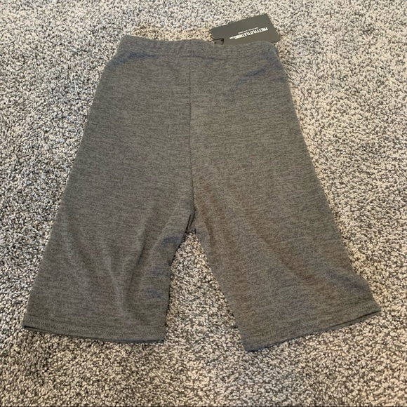 PrettyLittleThing Charcoal Cycling Shorts 0 - Picture 2 of 7